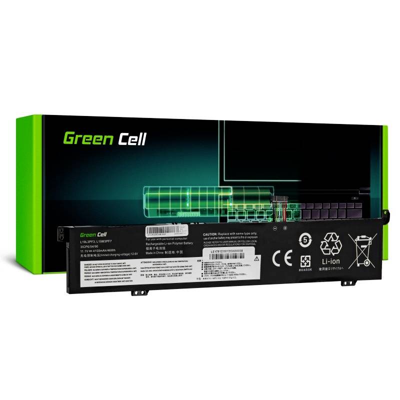 Un battery nero per laptop di Green Cell davanti a un imballaggio verde e nero, su cui 'Green Cell' risalta in bianco. La batteria mostra informazioni tecniche.