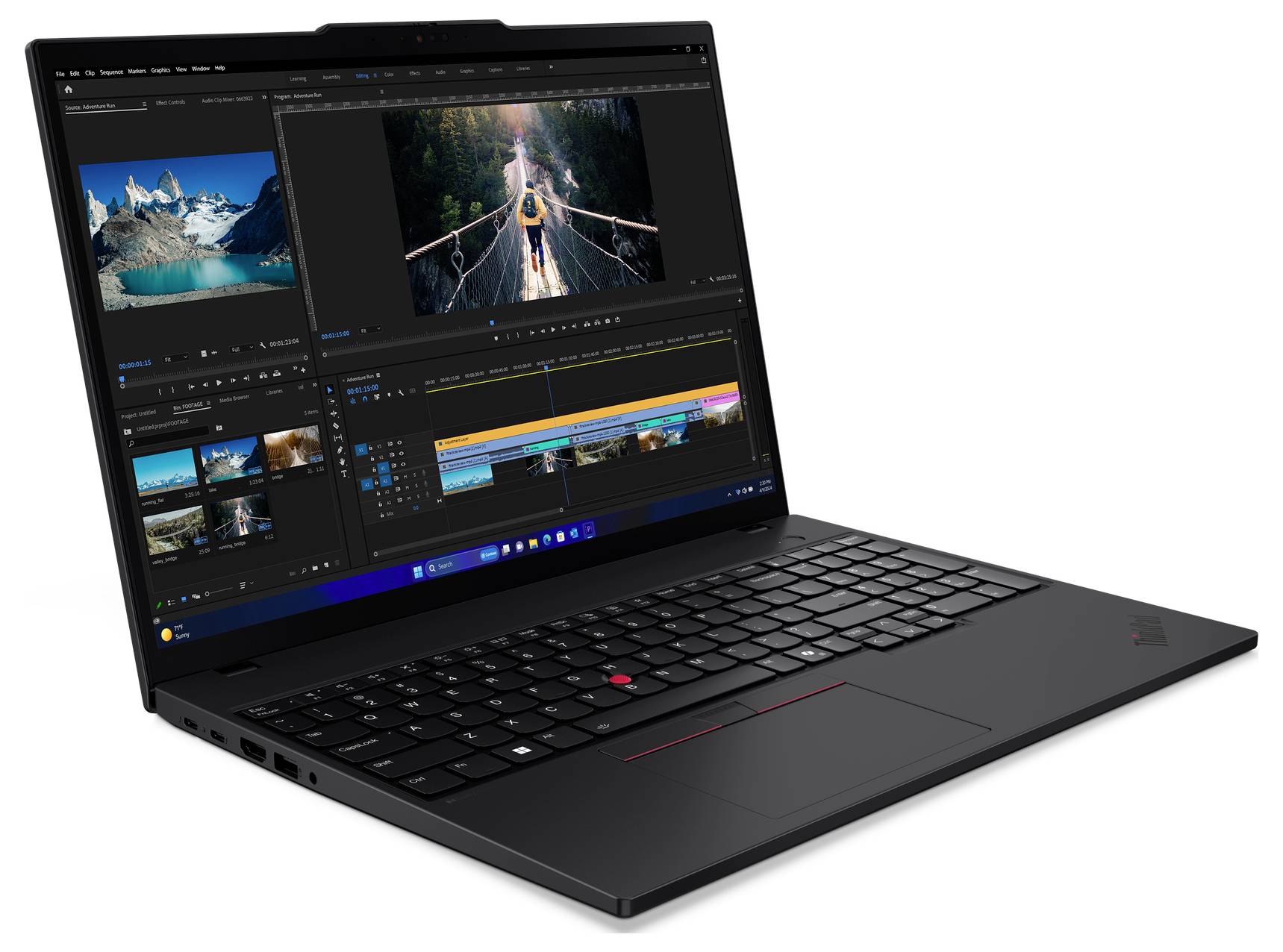 L'immagine mostra un laptop aperto con un software di editing video sullo schermo. Sono visibili diversi clip e strumenti di editing.