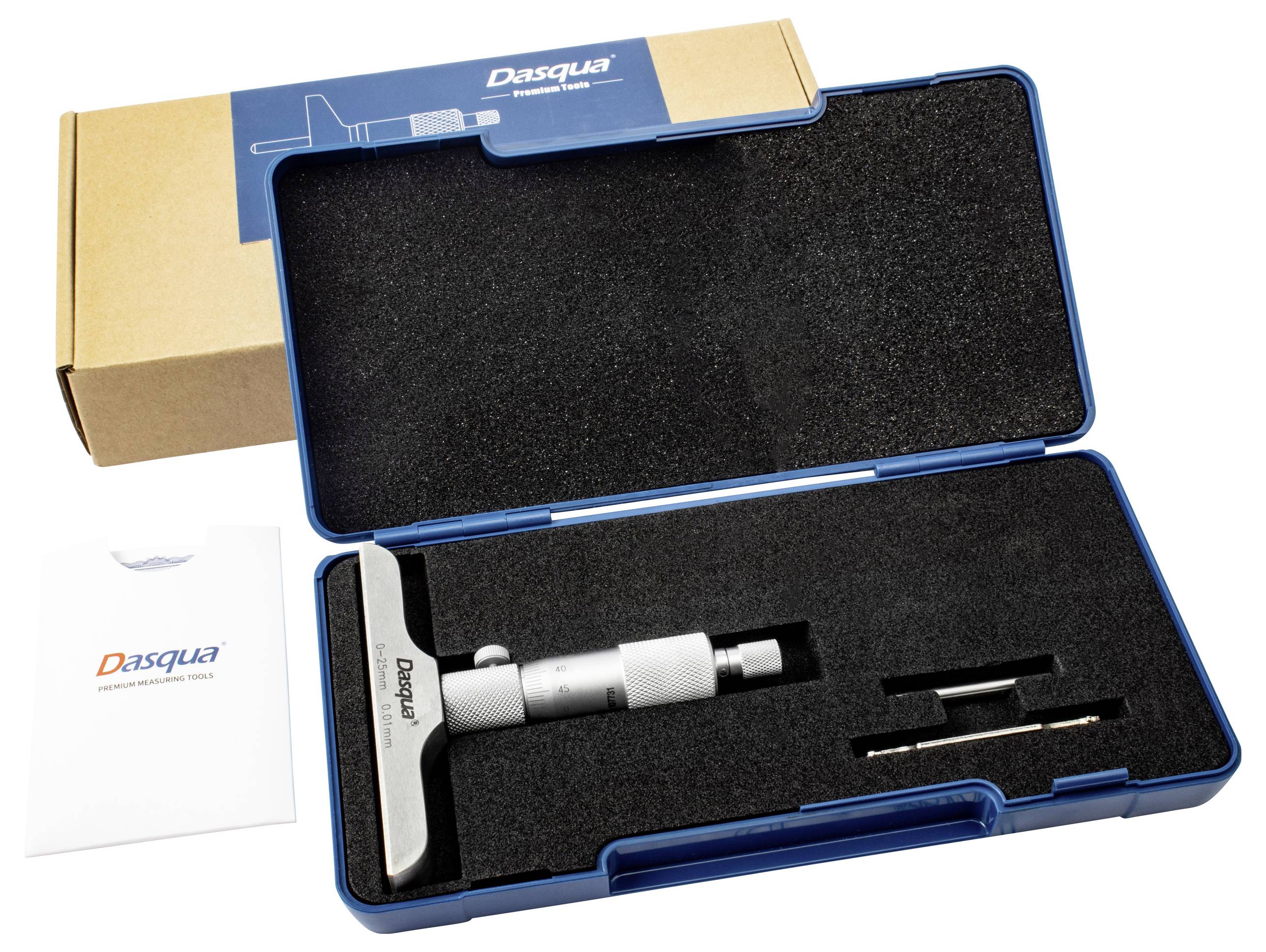 In un astuccio blu aperto si trova un micrometro con accessori. Accanto sono posizionati un imballaggio e un foglio con il logo aziendale.