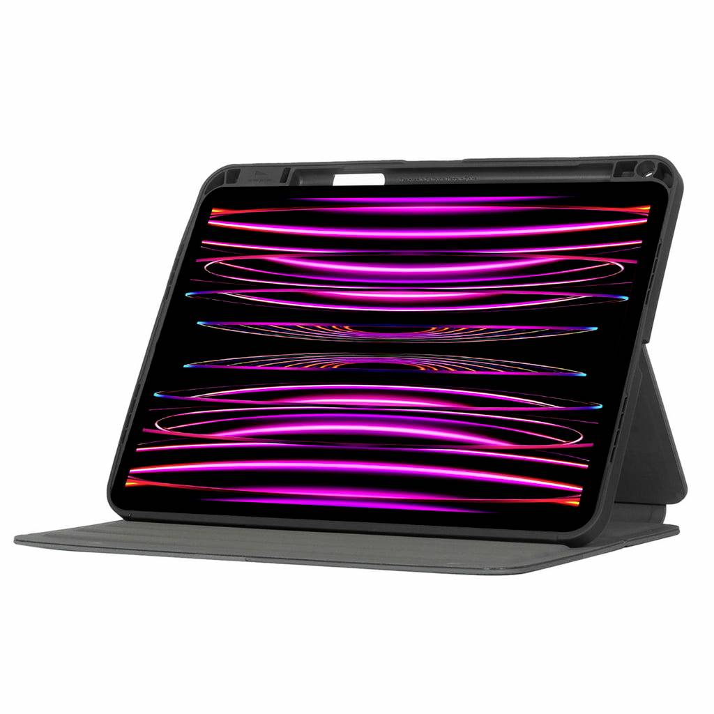 Un tablet in una custodia protettiva con un motivo astratto colorato di linee curve luminose sul display.