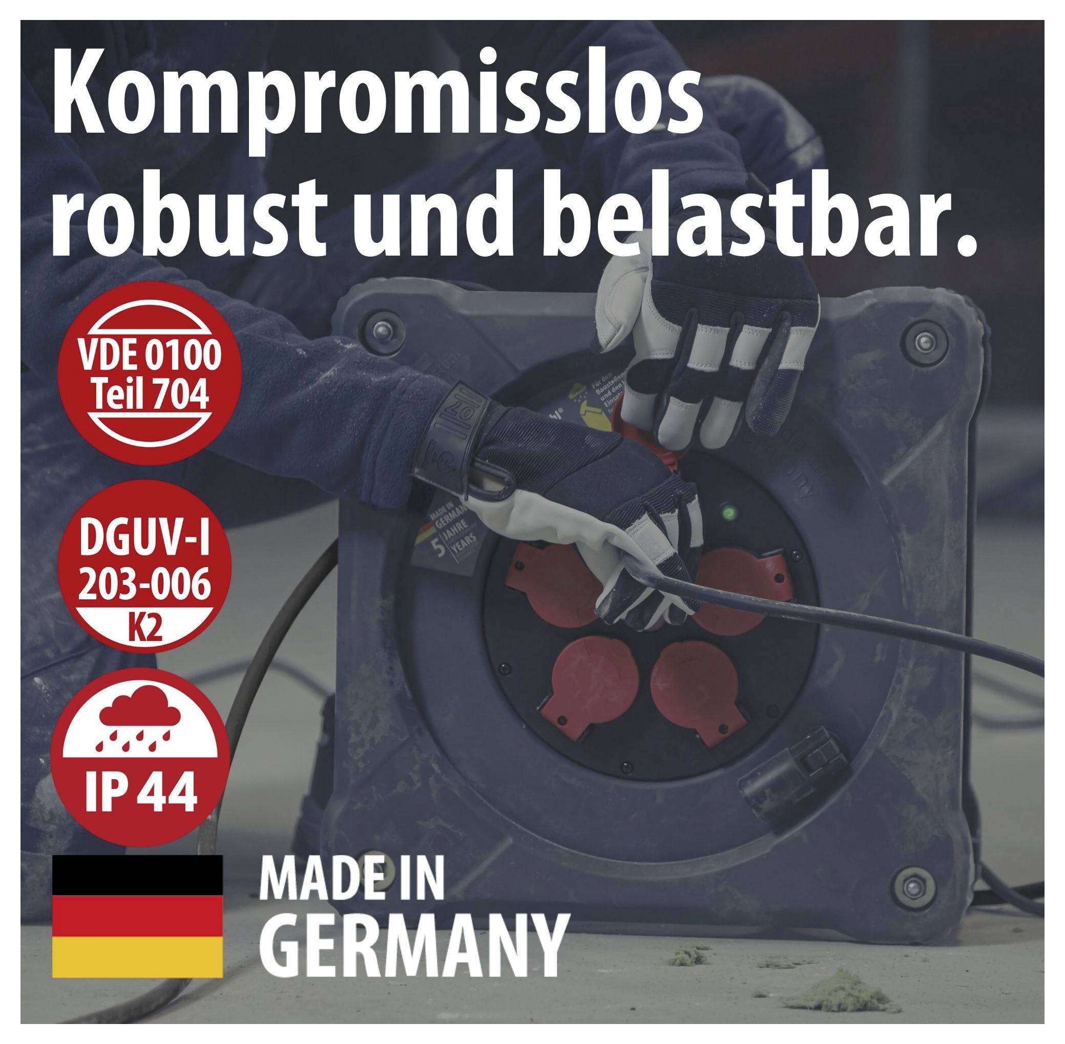 Pubblicità per un robusto dispositivo a cavo resistente: 'Straordinariamente robusto e resistente', con marchi di prova VDE 0100 Parte 704, DGUV-I 203-006 K2, IP44 e 'Made in Germany'.
