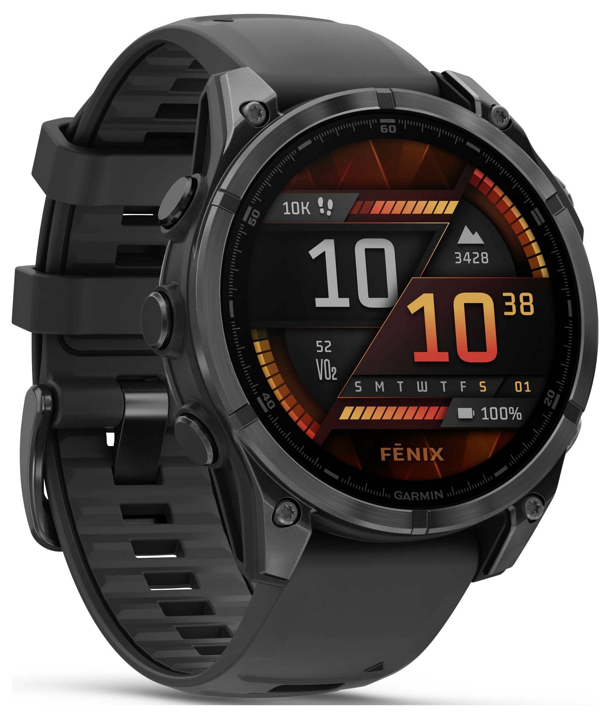 Un smartwatch nero con quadrante rotondo mostra dati del fitness tracker, tra cui passi, ora e frequenza cardiaca.