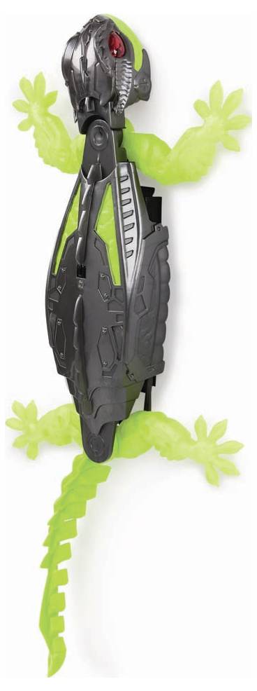Un giocattolo elettronico a forma di lucertola robot con corpo verde e guscio grigio, che si arrampica su una parete.
