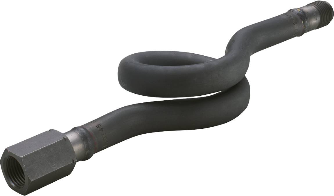 Un tubo flessibile nero e attorcigliato con un raccordo metallico. Il tubo è rappresentato in una forma a spirale.