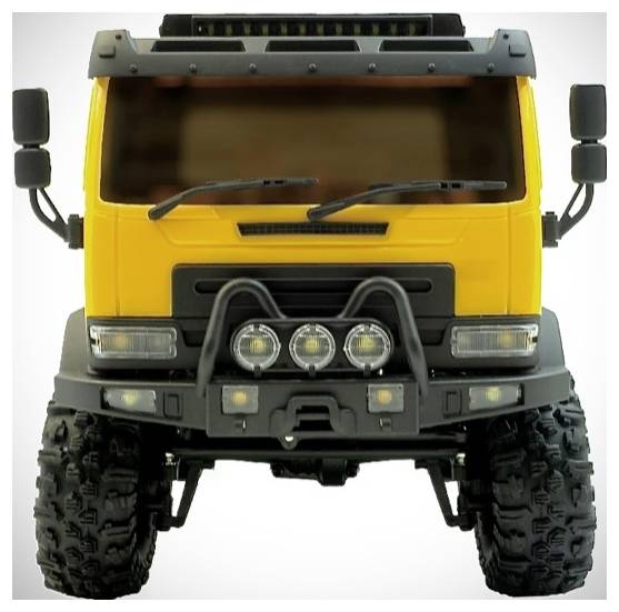 Un camion giocattolo giallo con grandi ruote e un telaio dettagliato è raffigurato frontalmente.
