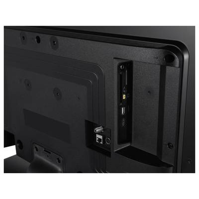 Retro di un televisore con vano connettori aperto. Sono visibili le porte USB, HDMI e la porta per cavo coassiale.