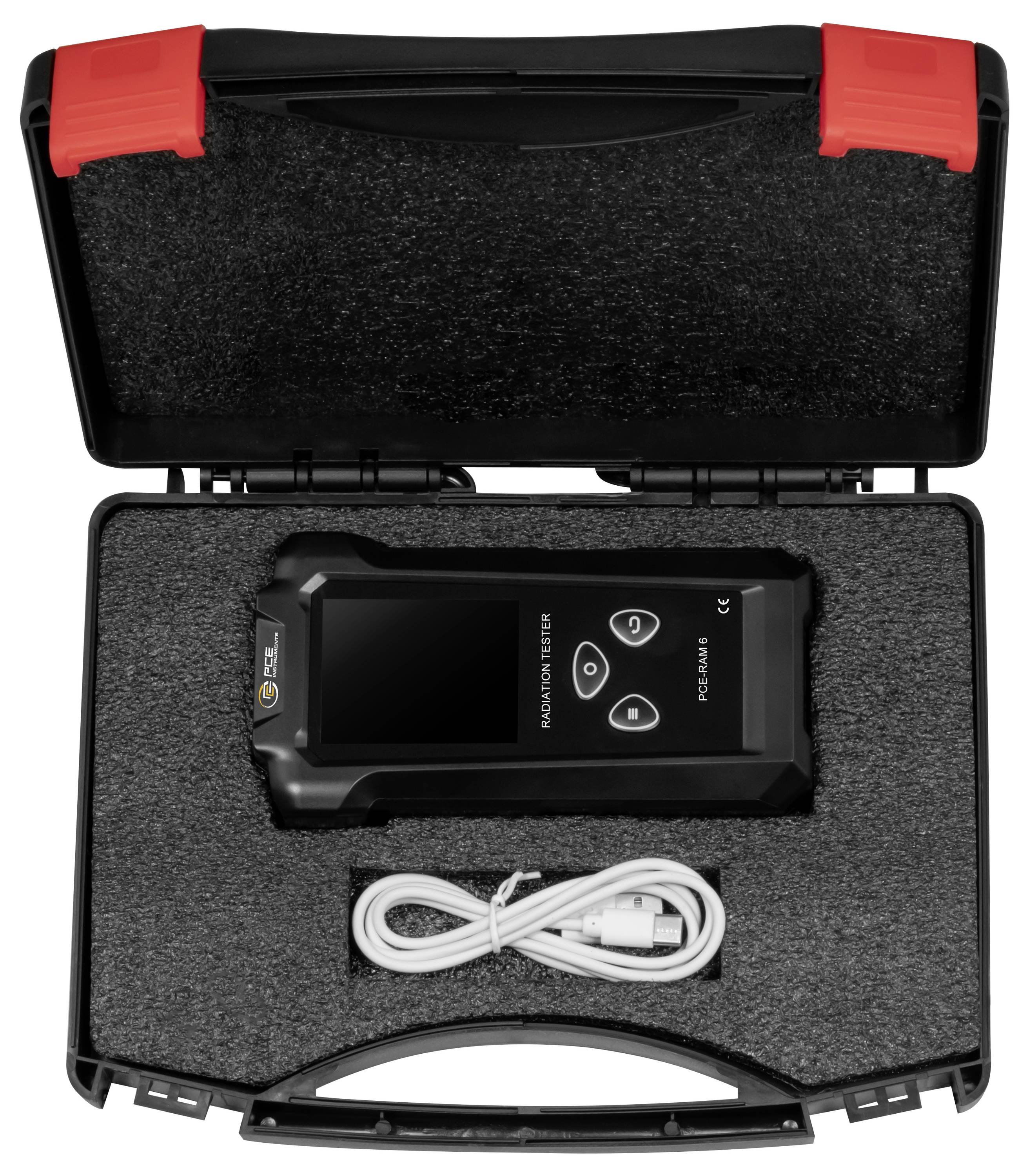 Un astuccio nero con chiusura rossa contiene un dispositivo di misurazione portatile con schermo e un cavo USB, accuratamente sistemato all'interno.