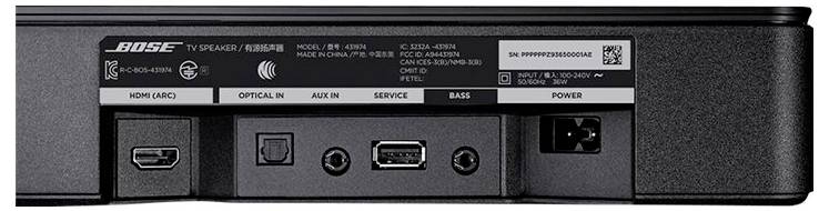Veduta posteriore di una soundbar TV Bose con connessioni: HDMI (ARC), Ingresso ottico, Ingresso AUX e Servizio. Connettore di alimentazione a destra.