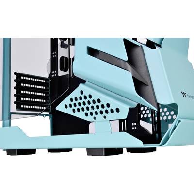 Case del PC blu chiaro con pannelli laterali aperti e telaio interno nero, che mostra fori di ventilazione e punti di fissaggio.
