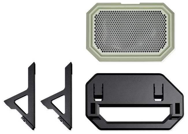 Set di griglie di ventilazione con una griglia rettangolare verde e supporti neri, probabilmente per la ventola di un case per computer.