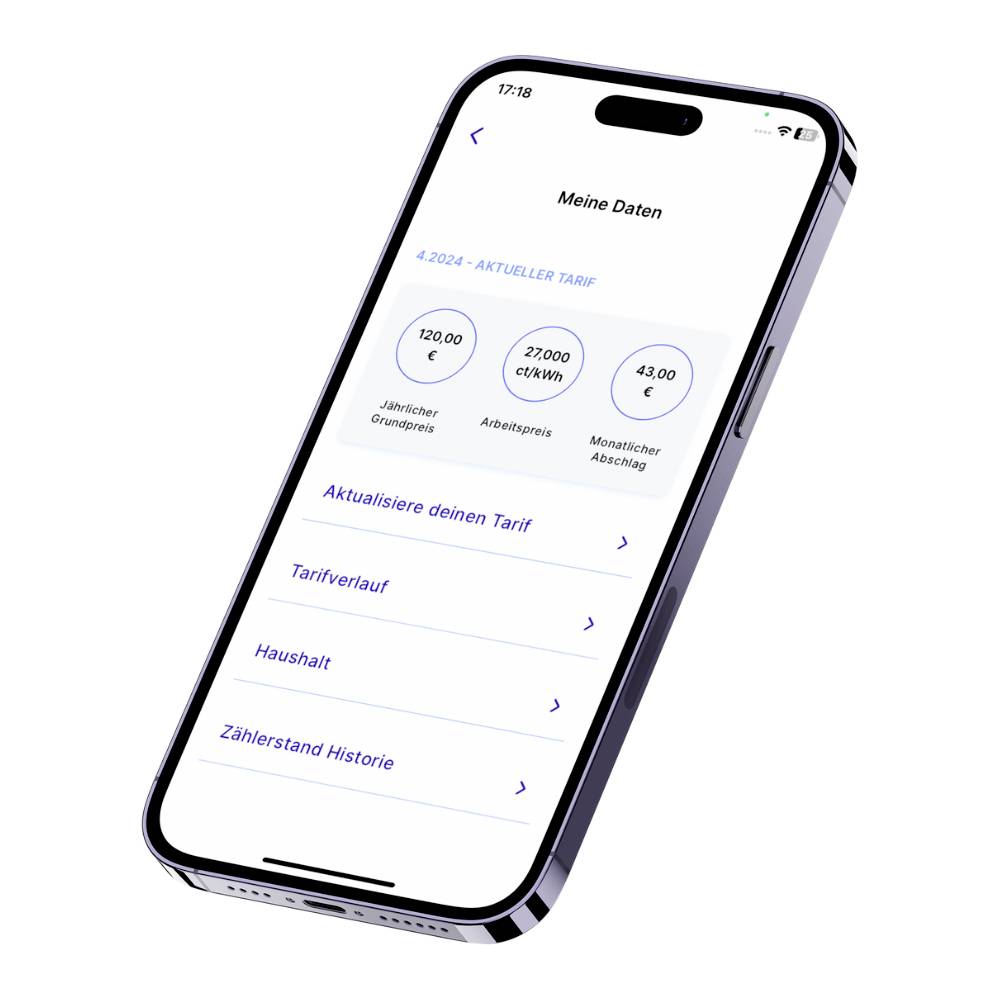 Smartphone con app aperta che mostra informazioni tariffarie: Prezzo base annuale 120EUR, prezzo per l'energia 27EUR per kWh, fatturazione mensile 43EUR.