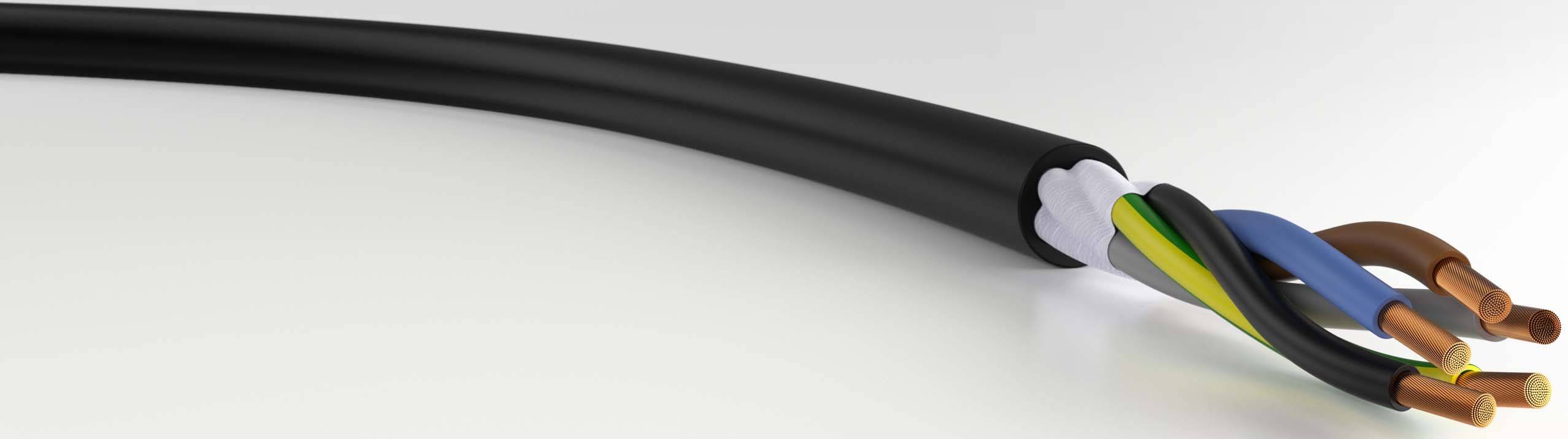 Un cavo elettrico multifilare tagliato che mostra fili di rame isolati nei colori marrone, blu, giallo-verde e nero.