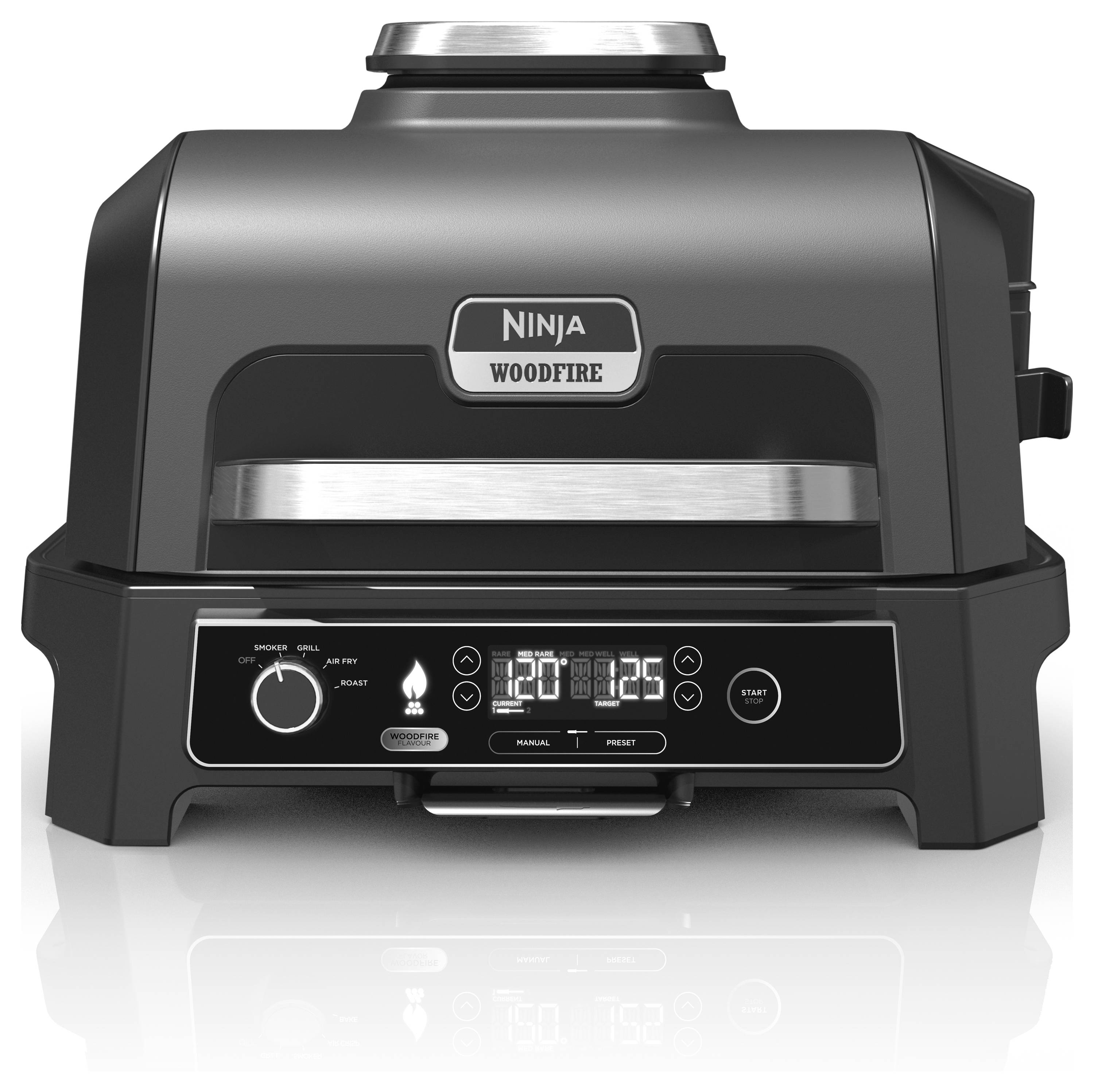 Un forno elettrico con la scritta 'Ninja Woodfire' sul davanti, un pannello di controllo digitale e diversi pulsanti per la regolazione.