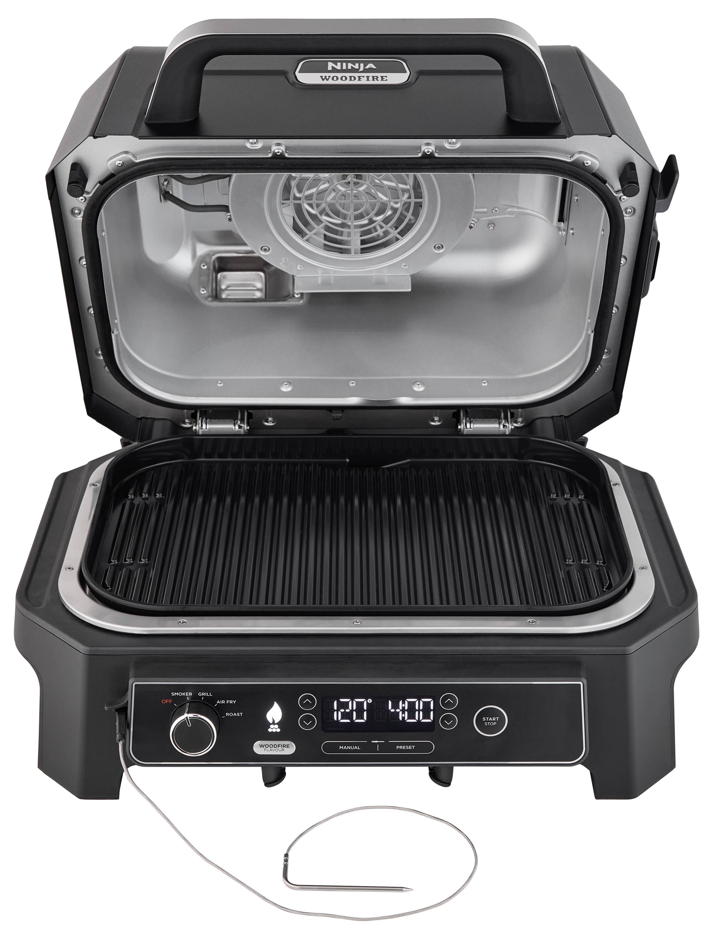 Un barbecue elettrico aperto con pannello di controllo digitale mostra le impostazioni di temperatura e tempo. Un sensore di temperatura è collegato.