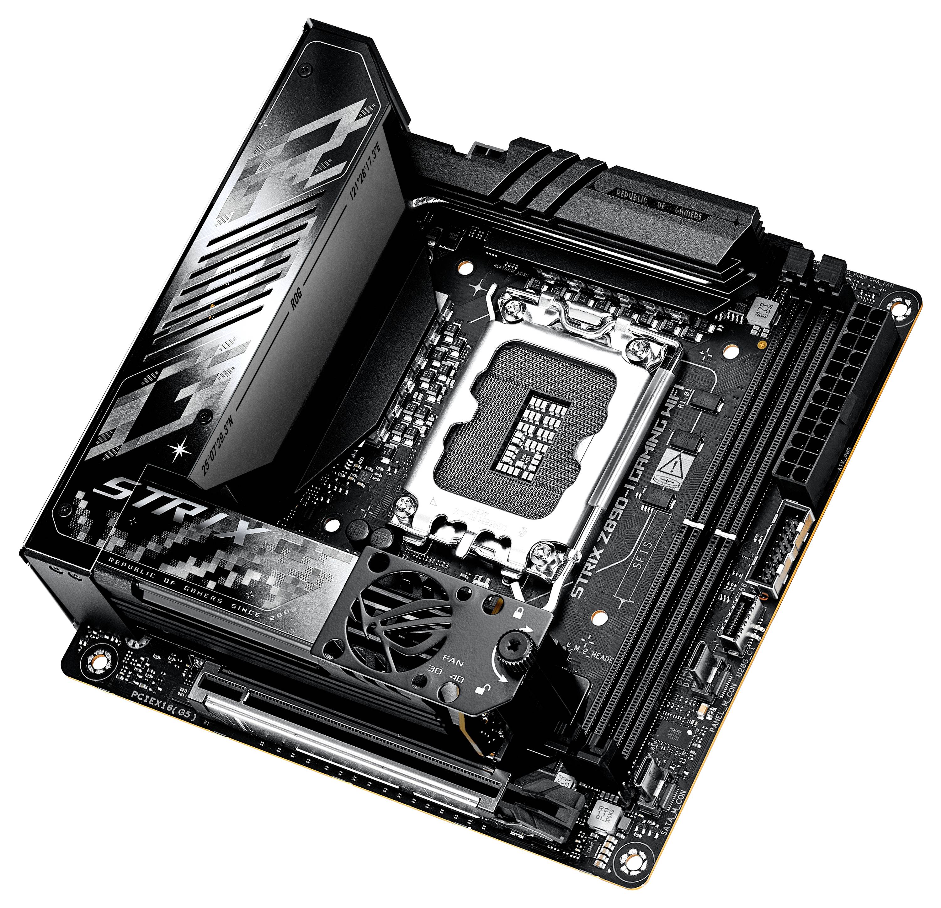 Scheda madre con socket CPU e dissipatore di calore visibili, modello 'STRIX Z390-I Gaming'. Idonea in modo specifico per PC da gaming.