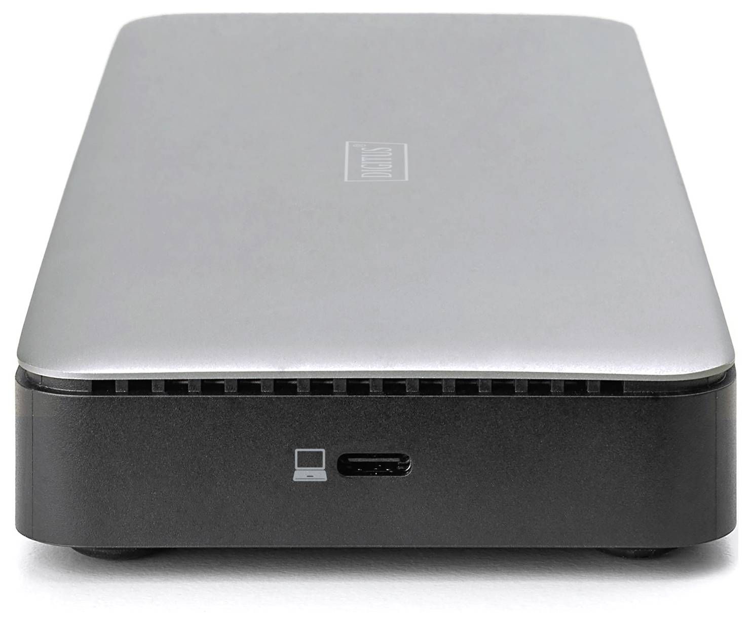 Hard disk esterno con involucro grigio argento, connettore USB-C sul lato frontale.