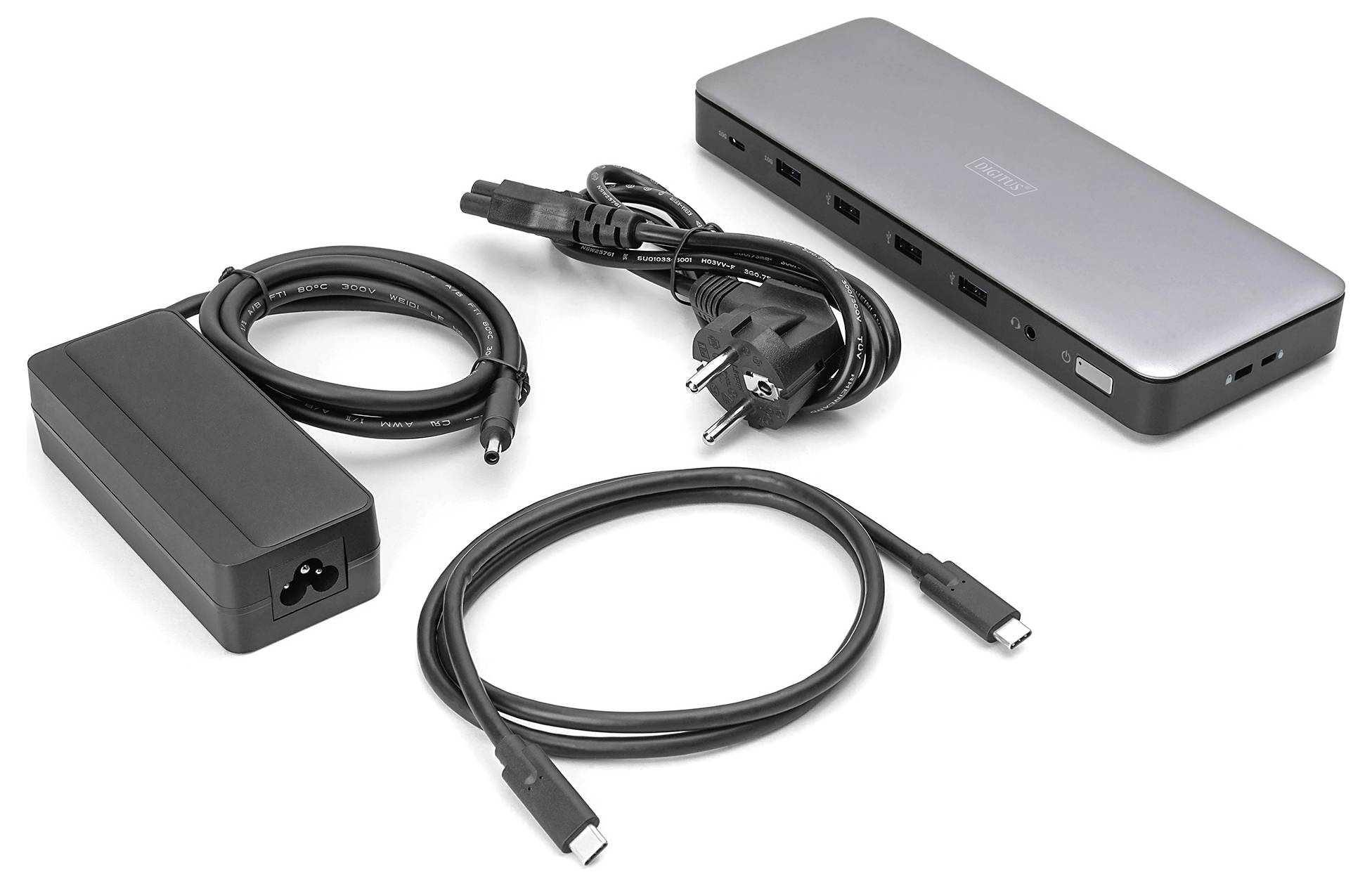 Stazione di docking USB-C con multiple porte, alimentatore, cavo di alimentazione e cavo USB-C su sfondo bianco.