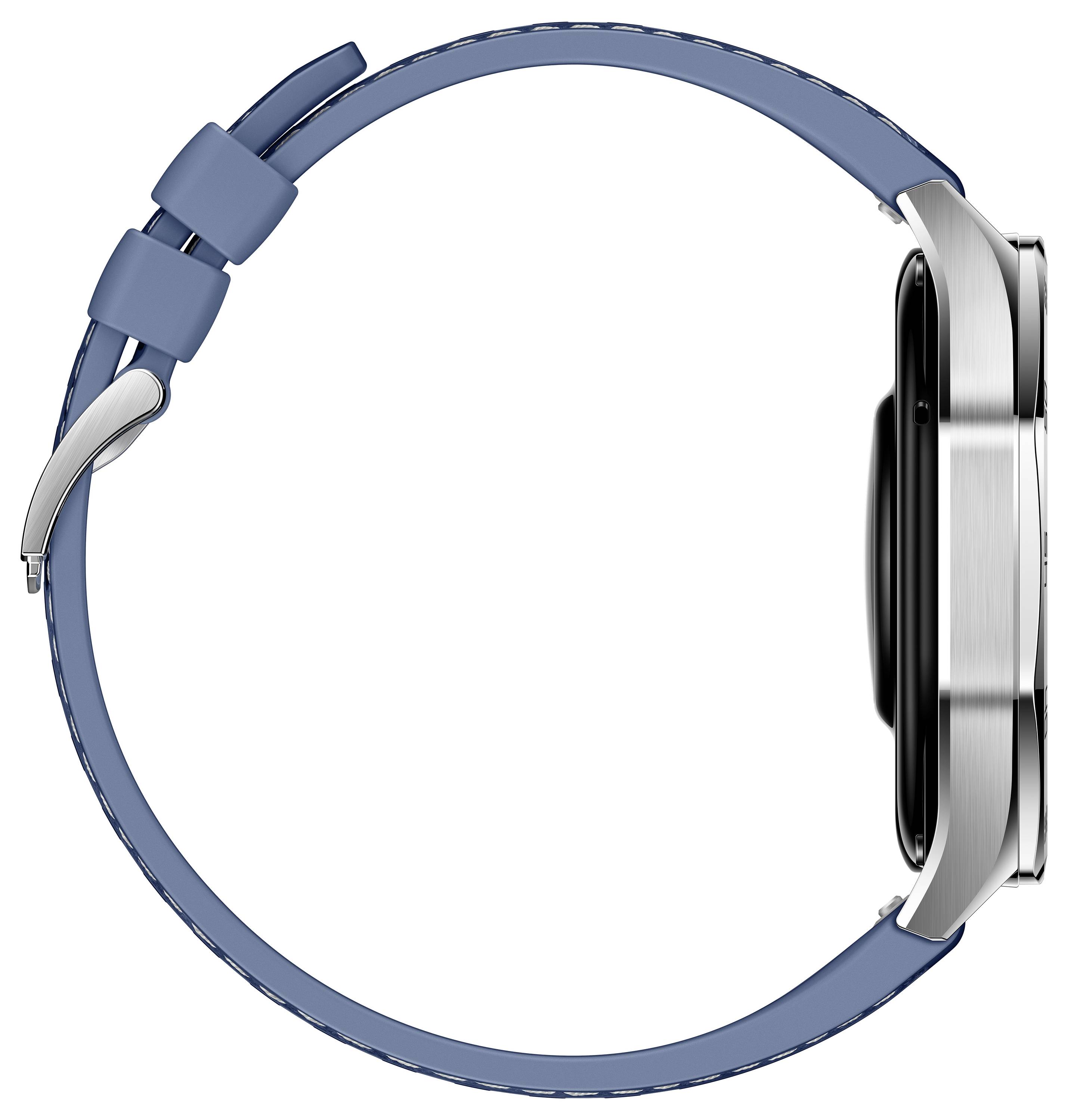Un moderno orologio da polso argentato con cinturino in pelle blu, ripreso lateralmente.