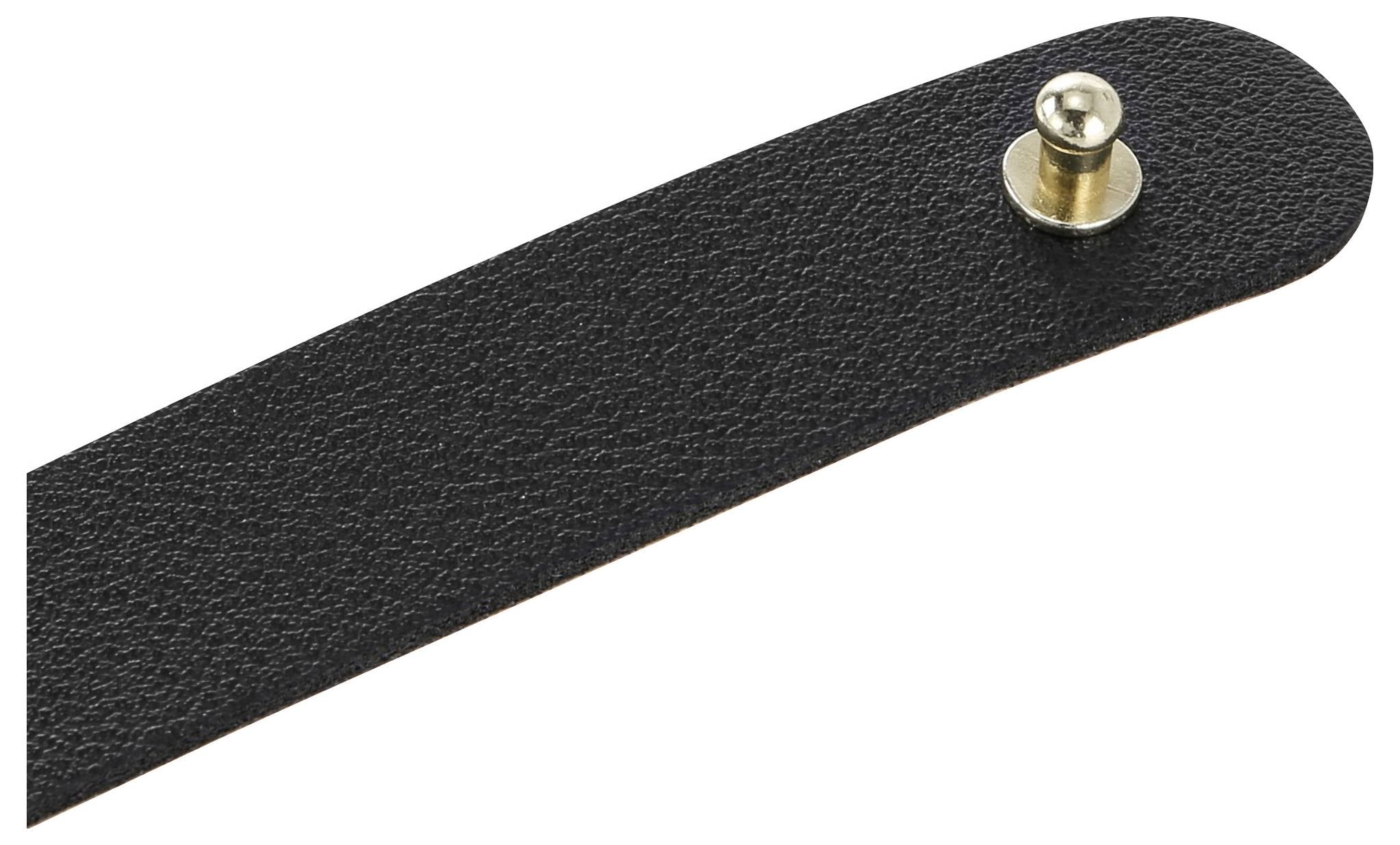 Cinghia in pelle nera con bottone a pressione metallico in alto.