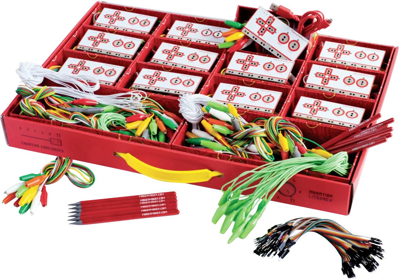Un kit elettronico rosso con diverse breadboard, cavi colorati e morsetti a coccodrillo, ideale per scopi didattici e formativi nell'ambito dell'elettrotecnica.