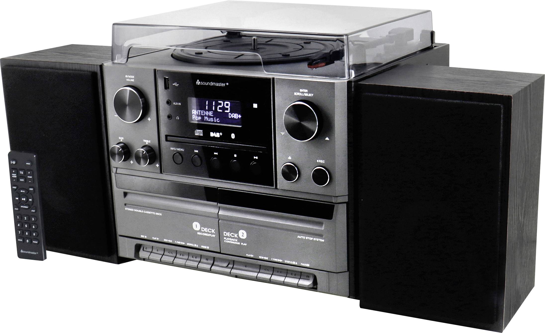 Un impianto stereo con radio, lettore CD e due altoparlanti. Un telecomando è posizionato accanto.