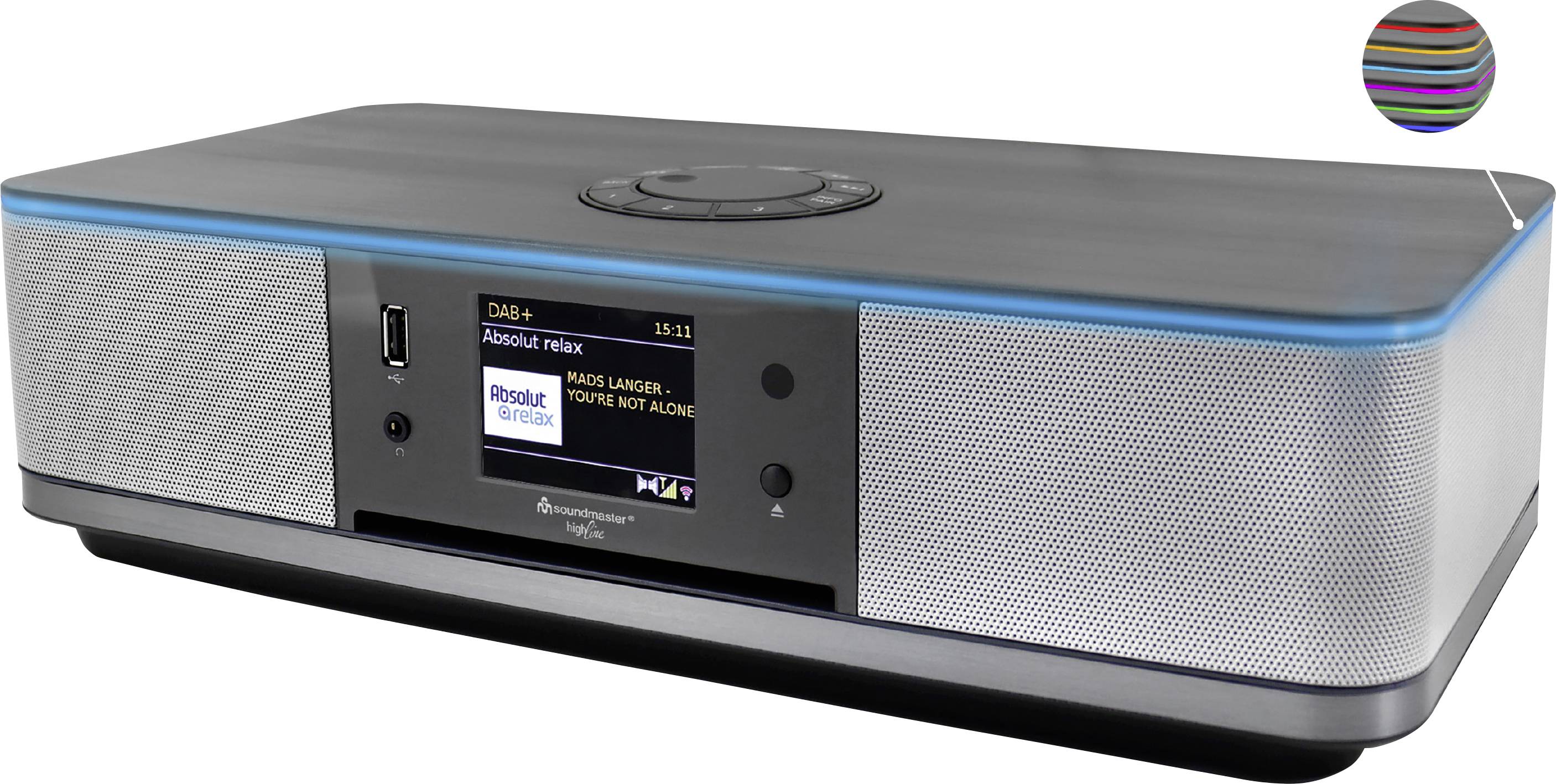 Elegante sistema audio con display, altoparlanti frontali e porta USB. Sul display viene mostrata una stazione radio con il brano attualmente in riproduzione.