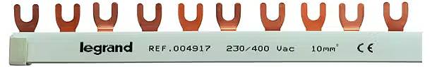 Un collegamento ('legrand REF. 004917') per sistemi di distribuzione elettrica, idoneo per corrente alternata 230/400 V.