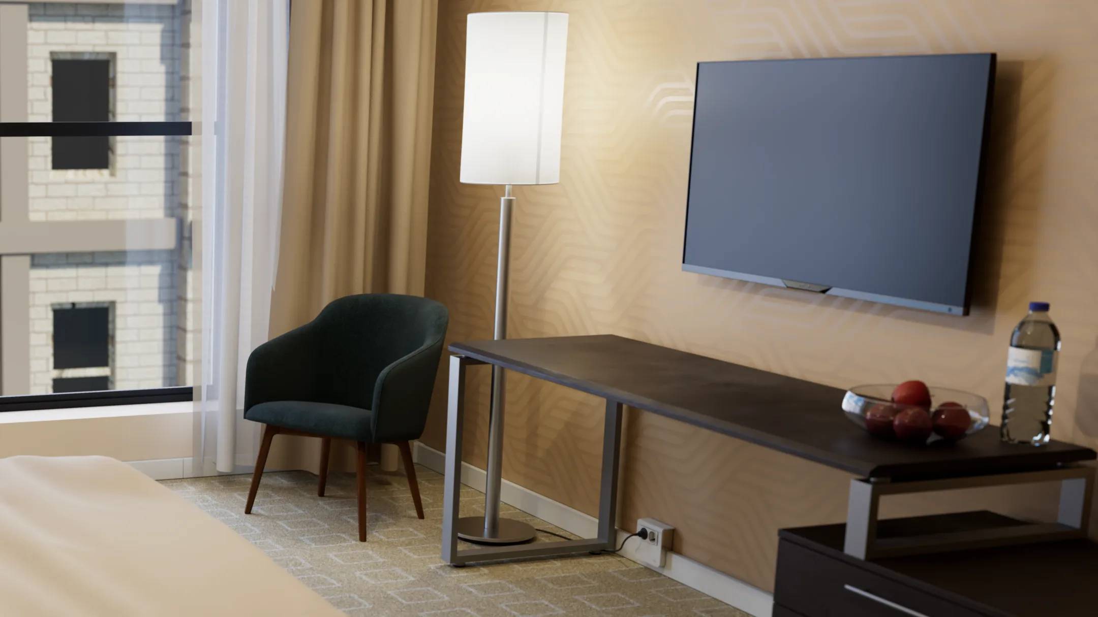 Una camera d'albergo con poltrona, lampada da terra, televisore a parete e scrivania. L'arredamento è moderno e minimale.