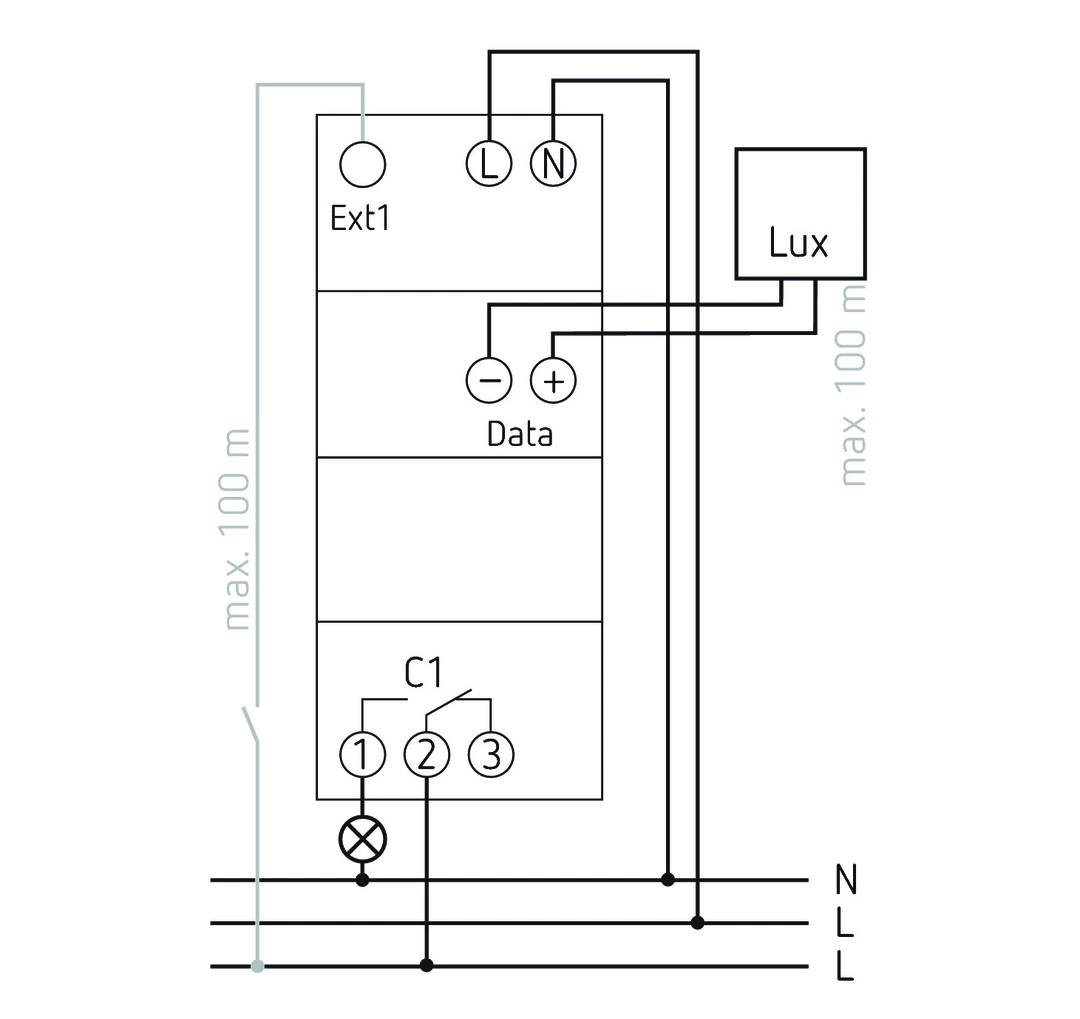 Schema elettrico di un sistema di controllo illuminazione, mostra il collegamento tra Ext1, sensore di luminosità e C1 con alimentazioni N e L.