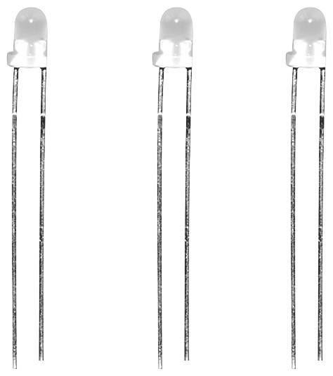 Tre lampade LED bianche, ciascuna con due attacchi metallici, disposte su uno sfondo chiaro.