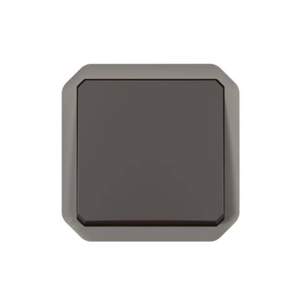 Interruttore nero quadrato con angoli arrotondati su sfondo bianco.