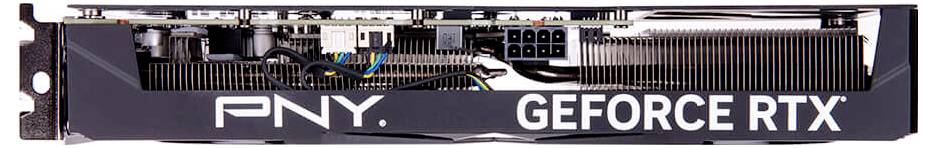 Scheda grafica PNY GeForce RTX vista lateralmente, che mostra i componenti interni e l'area dei connettori.