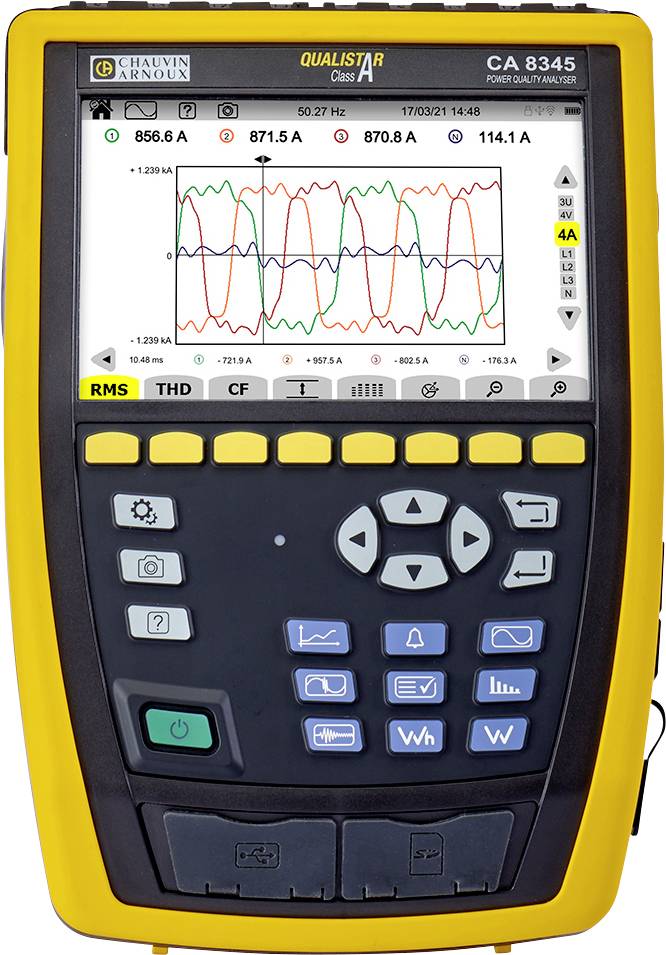 Un dispositivo elettrico portatile mostra un display grafico con forme d'onda colorate per l'analisi delle correnti elettriche (A).