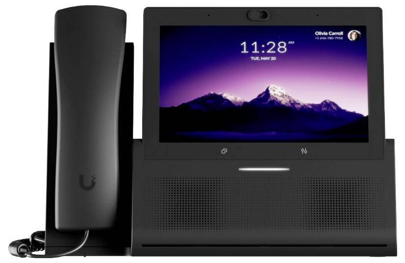 Un telefono da tavolo moderno con un ampio display LED, che mostra ora e data. Sullo sfondo un'immagine di montagna al tramonto.