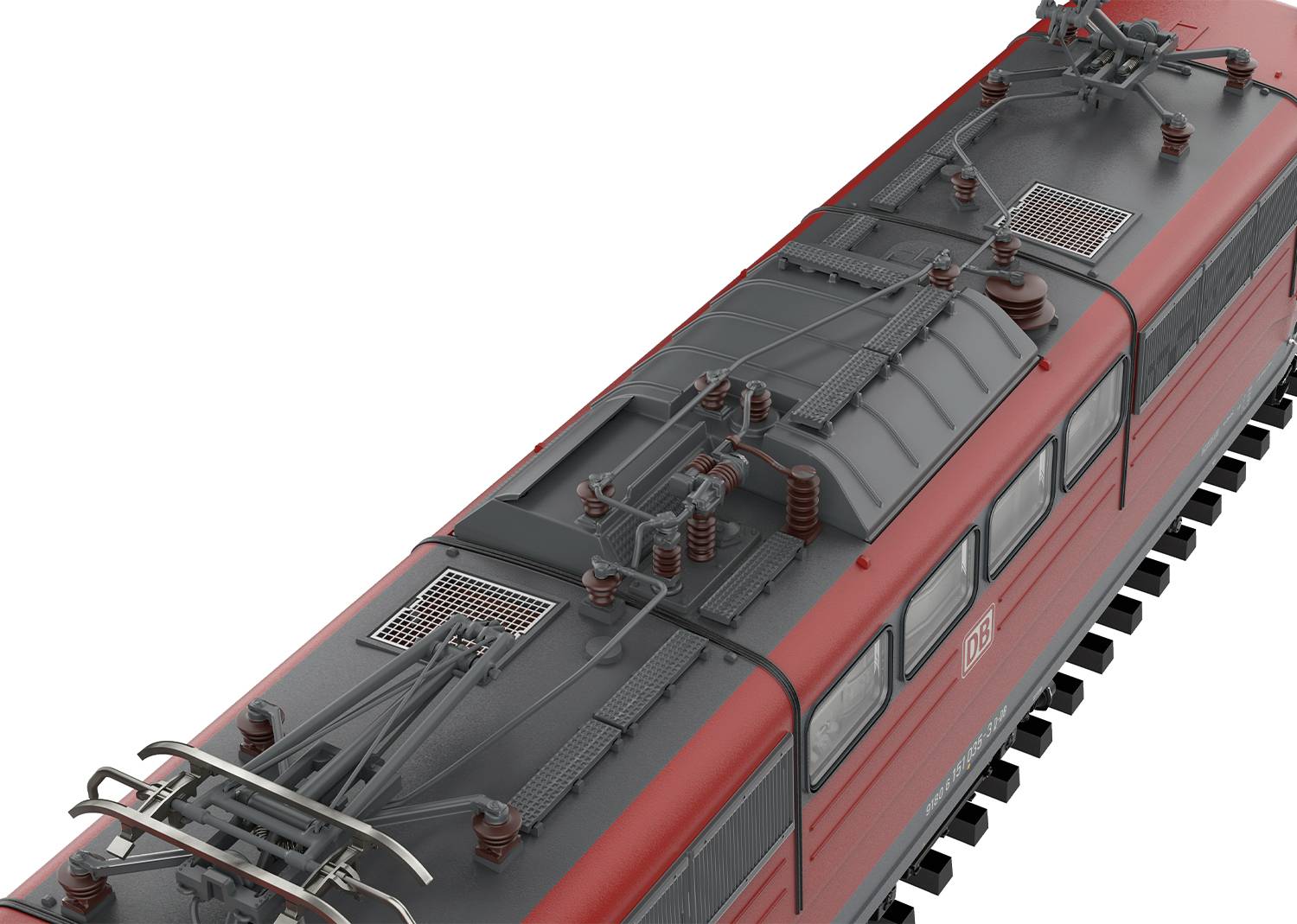 Un treno elettrico rosso con linea aerea dispiegata è sui binari ferroviari. Il treno mostra componenti del tetto dettagliate e un pantografo.