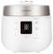 Un riso elettrico bianco con display digitale e diversi pulsanti per controllare varie funzioni di cottura.
