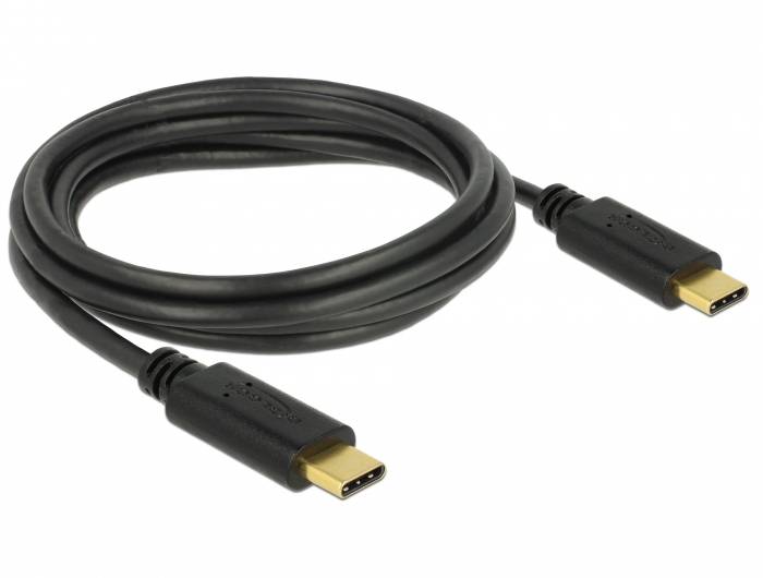 Un cavo USB-C nero con connettori dorati, arrotolato. Utilizzato per il trasferimento dati e la ricarica di dispositivi elettronici.