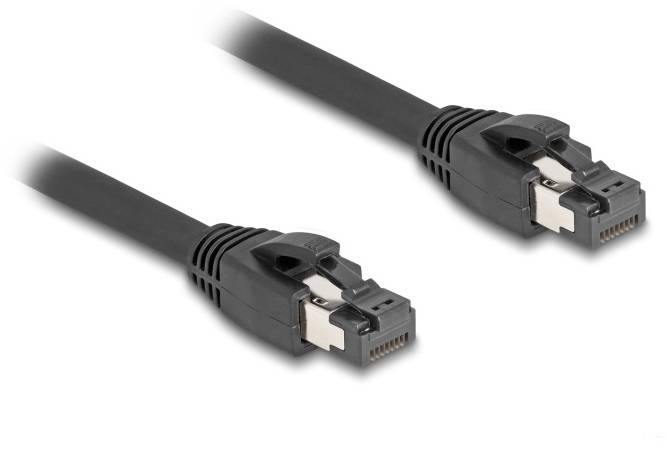Due cavi Ethernet neri con dettagli metallici mostrano le estremità dei connettori, pronti per essere collegati in una rete.
