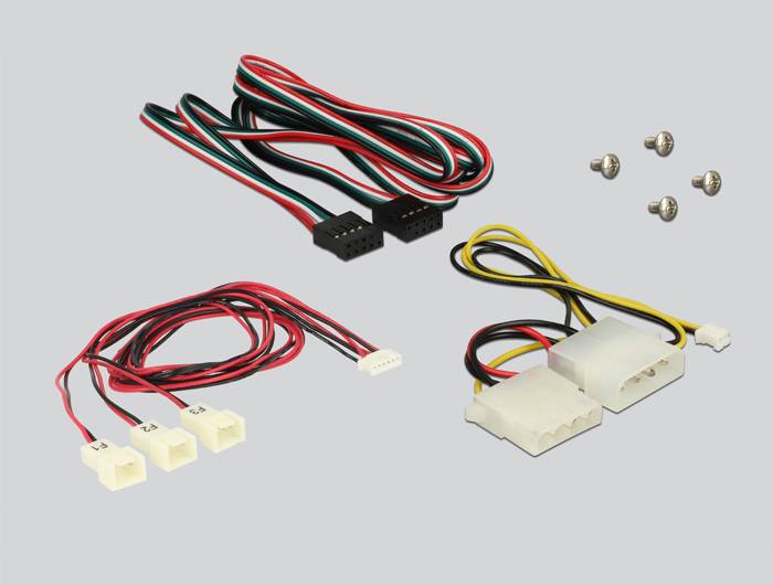 Vari cavi e connettori su sfondo grigio, inclusi viti e fasci di cavi multicolore.