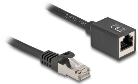 Cavi di rete e adattatori, idonei per connessioni con cavi CAT, con marchio CE visibile.
