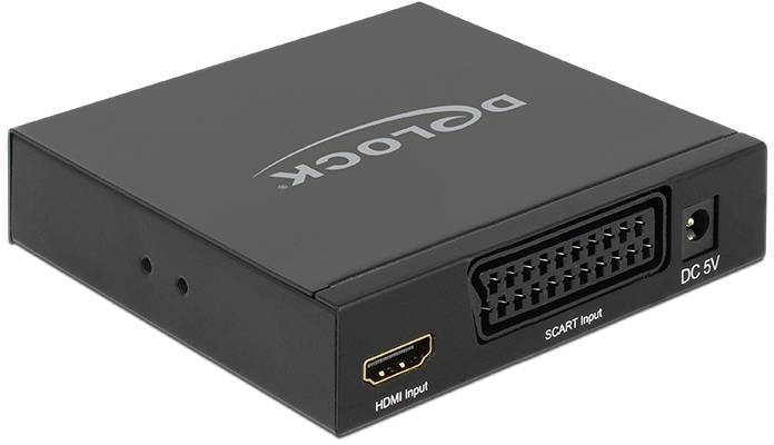 Un adattatore con porte HDMI e SCART, nonché un'alimentazione DC 5V. Nome del marchio visibile sulla parte superiore.