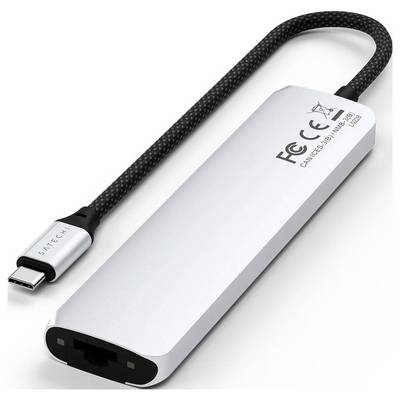 Un adattatore USB-C argentato di Satechi con cavo nero integrato. Dispone di una porta Ethernet ed è contrassegnato con i simboli CE e FCC.