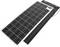 Un pannello solare portatile con superficie nera, pieghevole. Ideale per la produzione di energia elettrica durante gli spostamenti.