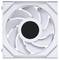 Un ventilatore bianco per case di computer con più pale, montato al centro dell'immagine in un alloggiamento quadrato.
