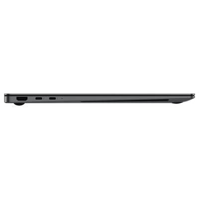 Un laptop chiuso di profilo, che mostra le porte e l'unità sul bordo sinistro. Design minimale e sottile.