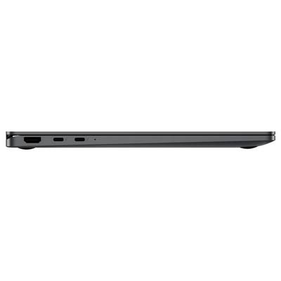 Vista laterale di un laptop nero chiuso con tre porte sul lato sinistro.