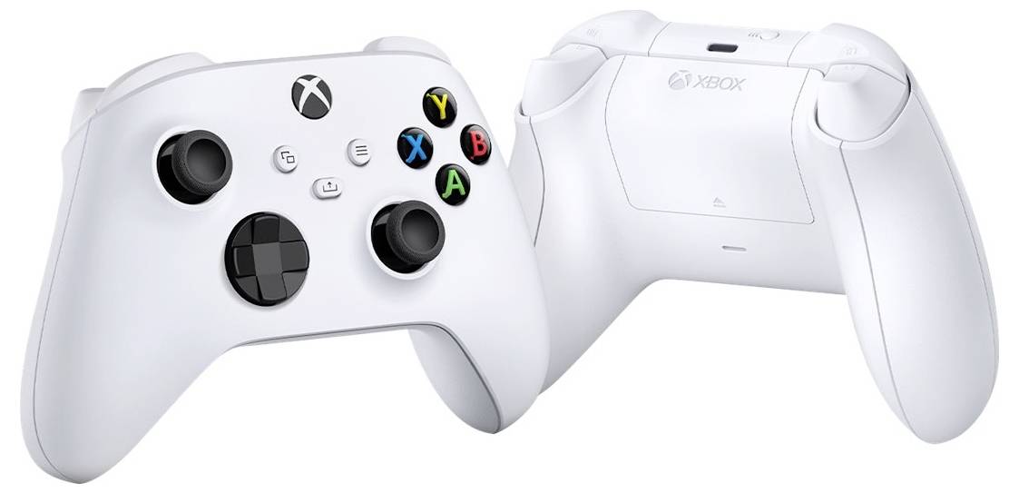 Due controller da gaming bianchi: uno mostra la vista frontale con tasti e joystick, l'altro la vista posteriore con il vano batterie.