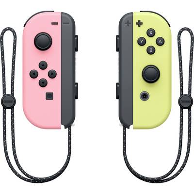 Due controller Joy-Con, uno rosa a sinistra e uno giallo a destra, con pulsanti neri e cinturini da polso. Sono parte di un sistema di gioco.