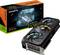Una scheda grafica con tre ventole e la sua confezione accanto. Sulla confezione è scritto 'GIGABYTE' e 'GeForce RTX 5090'.