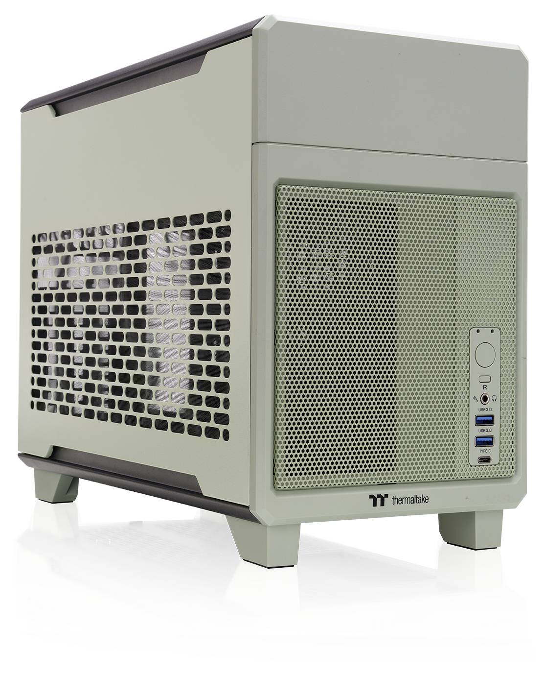 Un case per computer beige con griglia di ventilazione, tasto di accensione/spegnimento, porte USB e jack audio sul lato frontale.